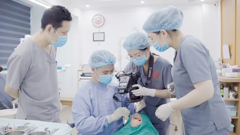 Niềng răng mặt trong không ảnh hưởng đến môi má